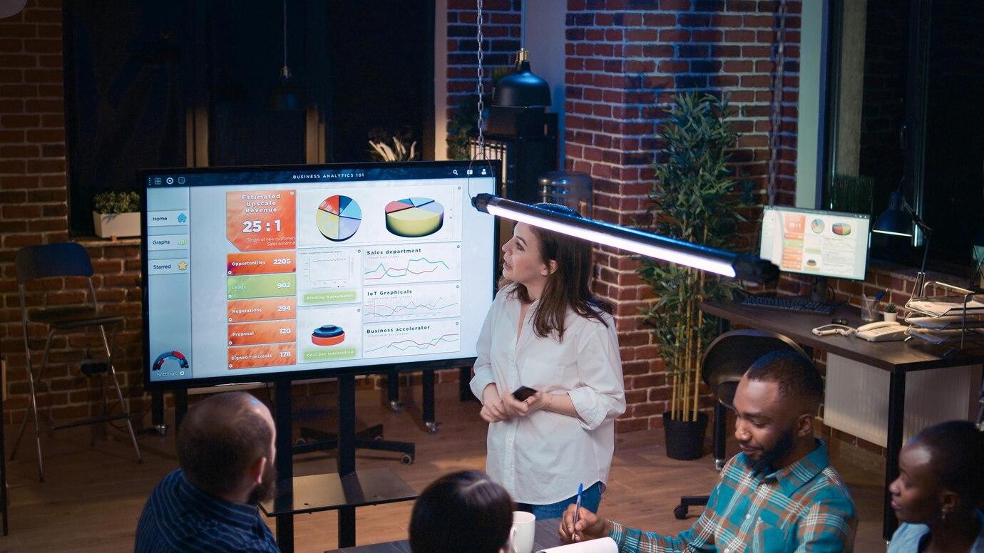 La performance durable de votre organisation, PILOTER LA STRATÉGIE, Le pilotage par des indicateurs, guider nos actions quotidiennes en direction de la stratégie de l'entreprise. Les indicateurs et le tableau de bord permettent de situer vos actions et de mesurer les écarts avec vos objectifs. prendre des décisions éclairées, pour améliorer et optimiser vos processus, renforcer la compétitivité et la rentabilité. L'efficacité opérationnelle au service de votre sérénité